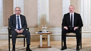 Президент Азербайджана Ильхам Алиев с Армянским премьер-министром Николой Пашиняном, 10 июля 2025