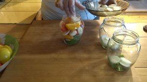 ЗАГОТОВКИ НА ЗИМУ.Маринованные помидоры дольками с луком на зиму рецепт / Пальчики оближешь!