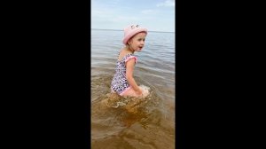 НА ПЛЯЖЕ. САНКТ-ПЕТЕРБУРГ. ОТКРЫТИЕ КУПАЛЬНОГО СЕЗОНА.