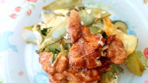 Овощная запеканка с молодыми стручками зелёного горошка с мясной ароматной крышечкой.