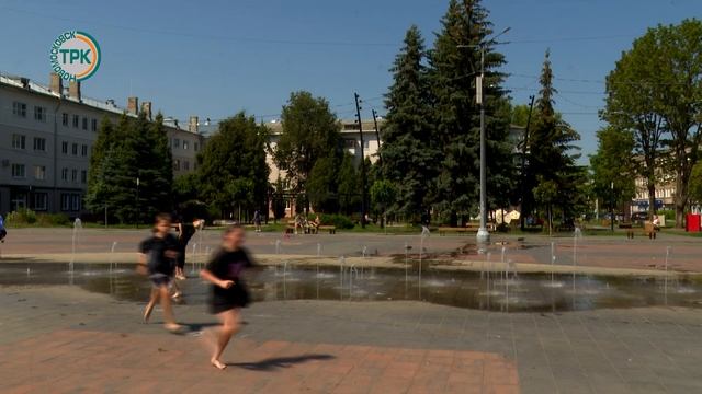 В Новомосковске в самые жаркие часы раздают воду