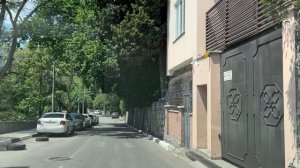 Ялта. По ул.Кирова от перекрестка на ул.Гоголя. до ост."Гнездышко". 05.07.25. Крым. Crimea. Yalta.
