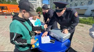 Магаданские полицейские продолжают участвовать в акции «Безопасное лето – 2025»