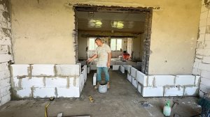 У нас ЧП! Коровы сломали загон. Куры на свободе. Продолжаем строить стены. Жизнь в деревне.