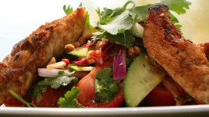 Тайский салат с курицей