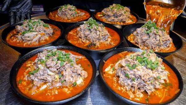 Мясной чампхон: ХИТ на 300 порций в день! #чтоедятвкорее смотреть онлайн