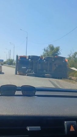 В Волгодонске КАМАЗ опрокинулся на Романовском шоссе.