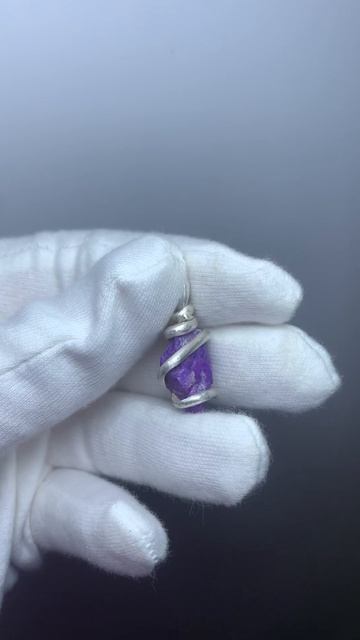 Кулон с сугилитом