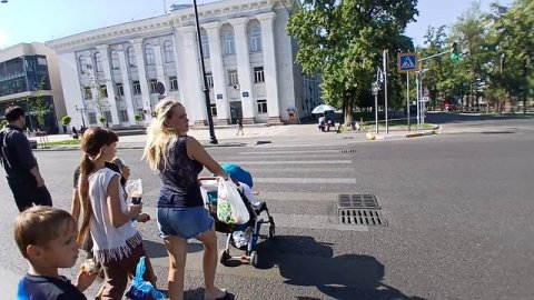 Гуляем по Бишкеку в Кыргызстане в центре города на фонтанах и по улицам города,Обзор магазина