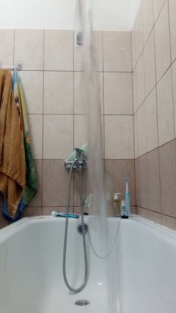 учитель не даёт тебе выйти в туалет в школе, твоя жопа.