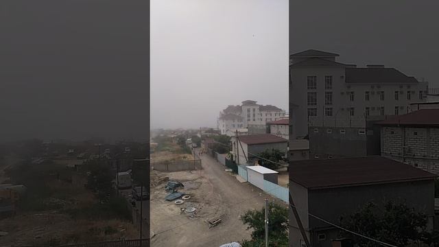 Солнце греет сквозь странный туман пгявившейся неожиданно в Судаке, моря не видно