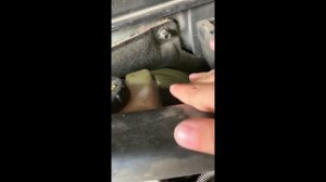 Фиксация шумоизоляции моторного отсека Volvo XC90 (1G)