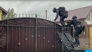 Задержание полицейских.