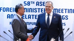 С.В.Лавров с Министром иностранных дел Китая Ван И, Куала--Лумпур, 10 июля 2025 года