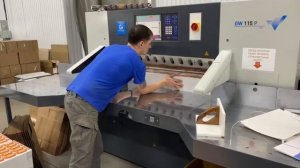 Резка толстых стопок меловки на  GUOWANG GW115P в Питере