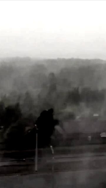 Сильный шквалистый ветер в Омске