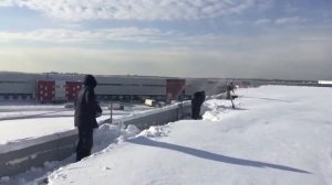 Уборка снега с крыш зданий - LiWood