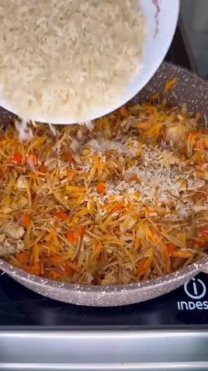 🥘 Вермишель с рисом и тушёнкой в одной сковороде