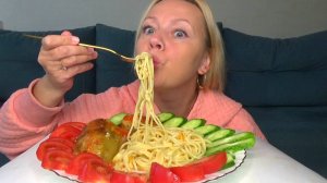 Мукбанг макароны, перец фаршированный запеченный ,овощи. Еда на камеру.