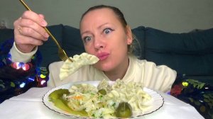 Мукбанг  квашка капуста,дамплинги, огурец, соль.Еда на камеру.