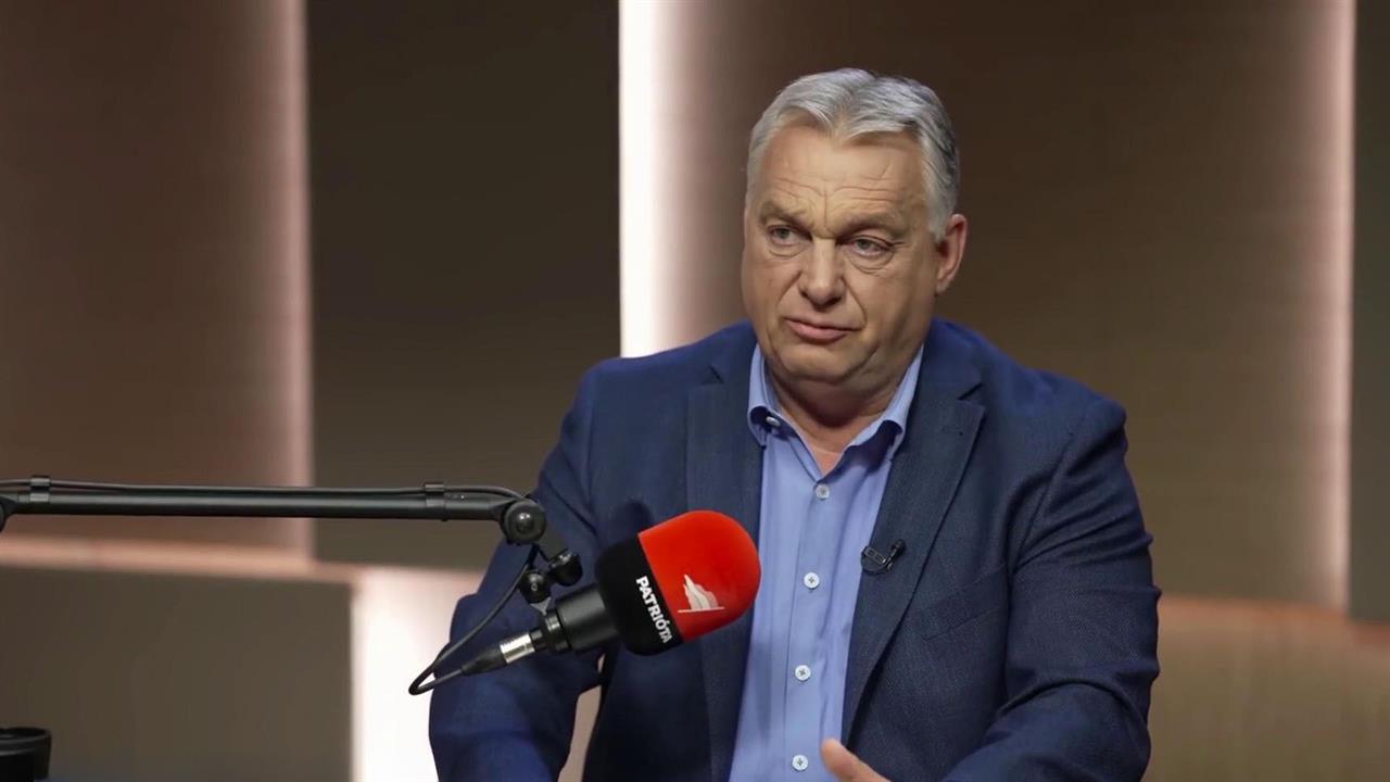 Призыв "Время уходить" адресовал главе Еврокомиссии премьер Венгрии Виктор Орбан