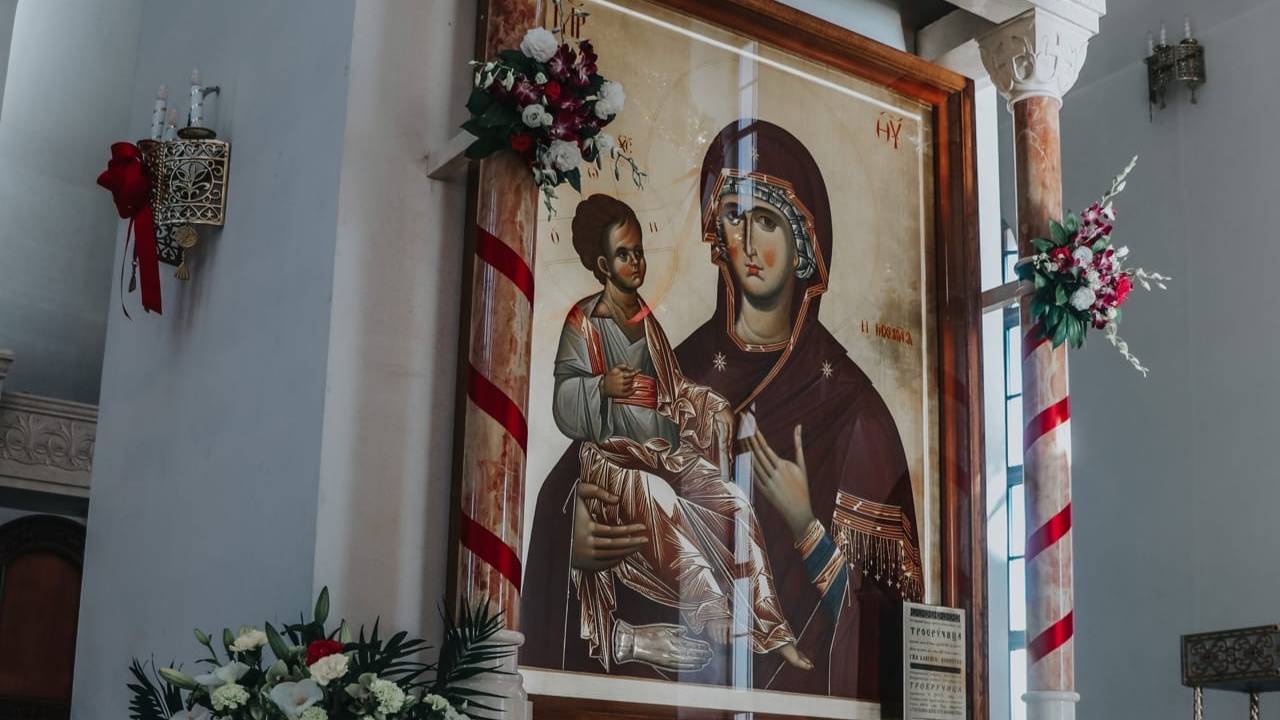 Всенощное бдение. Икона Божией Матери, именуемой "Троеручица". смотреть онлайн