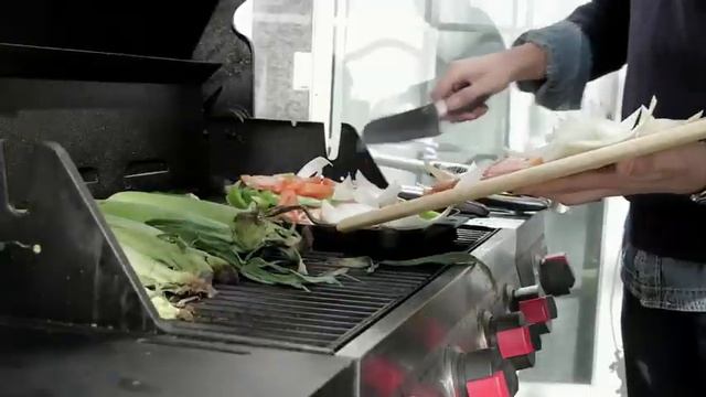 Solutions Elementary - The Salazar family смотреть онлайн