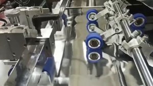 Работа цепного ножа ламинатора SUPER-BOND 850 на металлизированной плотной ПЭТ-пленке на 32 м/мин