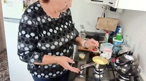 Готовлю "золотое молоко"и дигустирую галету.