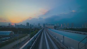 🇯🇵 Сумеречная поездка на поезде через Токийский залив ⧸ 60 кадров в секунду HDR ⧸ 2025