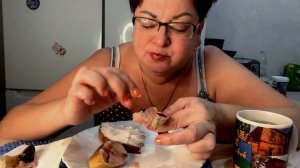 СНАЧАЛА И ЖРАТЬ НЕ ХОТЕЛА,НО,КАК ЖЕ ЕЕ ОСТАВИТЬ/У МЕНЯ,КАК ПОЛОЖЕНО-ЧЕТВЕРГ,РЫБНЫЙ ДЕНЬ/МУКБАНГ/