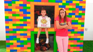 Влад и Ники - Челлендж с пиццей для мамы! Весёлое видео для детей.