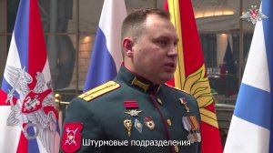 🎖 Старший лейтенант Павел Евлашевич, получивший «Золотую Звезду» Героя России из рук Министра об...