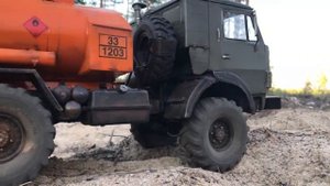 Советские грузовики Камаз 4310 и Краз 255б на радиоуправлении