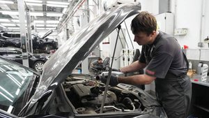 Самым слабым местом стареющих машин россиян оказались аккумуляторы