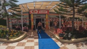 Фаст фуд рядом с Аквапарком. Lonicera Resort 5*, Аланья. Турция. 2024.