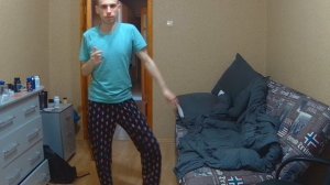 «Не только играю — танцую на стриме! 🕺