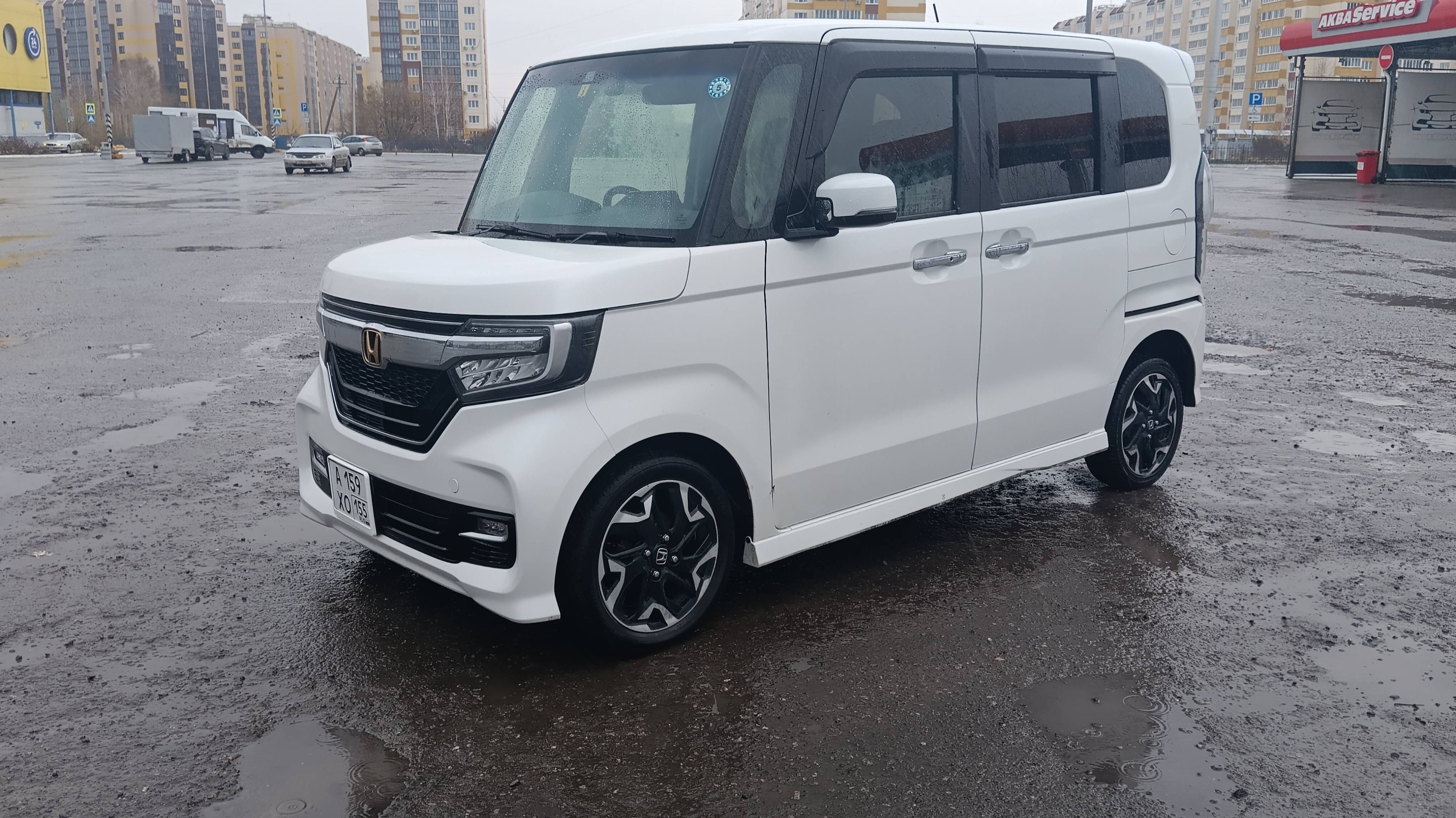 Машина для города HONDA N-BOX смотреть онлайн