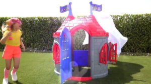 Диана и Рома Диана притворяется спасательницей и спасает куклу-принцессу