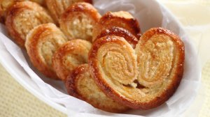 Слоеное печенье "Ушки"  с сахаром. Очень простой рецепт! Дети в восторге!
