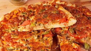 Сыр куда ни посмотри - он и сверху, и внутри! ПИЦЦА С СЫРНЫМ ДНОМ И СОЕВЫМ МЯСОМ