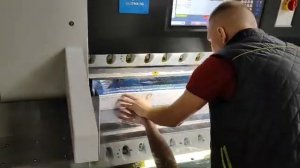 GUOWANG GW115P+ подрезка плаката в типографии СЗФО