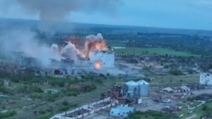 ‼️🇷🇺Расчёт тяжелой огнеметной системы "Солнцепёк" выжигает позиции ВСУчек в Волчанске😎🤙🇷🇺