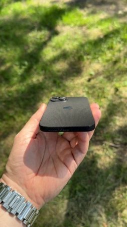 Виниловая текстурная пленка на iPhone 15 от Bronoskins