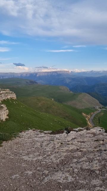 Лавочка счастья! Счастье не за горами, оно в горах! #горы #Эльбрус #приэльбрусье #природа #красота смотреть онлайн