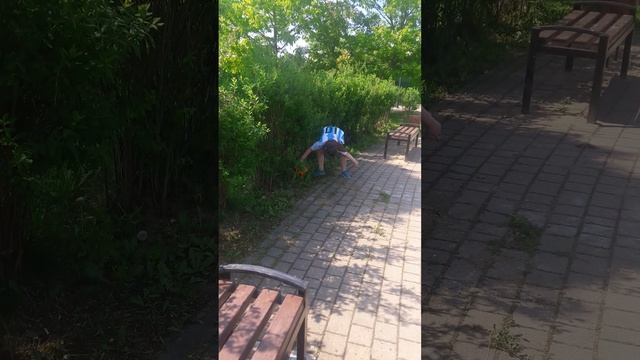 Доча гуляет