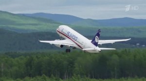 Опытный образец самолета "Сухой Суперджет 100" выполнил перелет из Комсомольска-на-Амуре в Жуковский