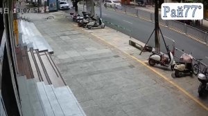 Легковушка чудом не сбила женщину с ребёнком