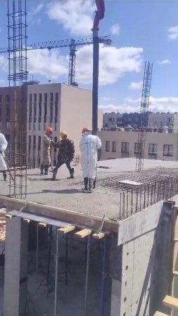 Подаем бетон на крышу