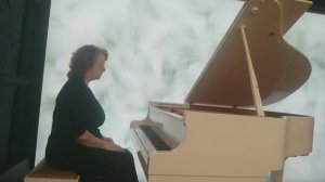 Чайковский. Апрель. "Подснежник". Исполняет Светлана Стуколкина